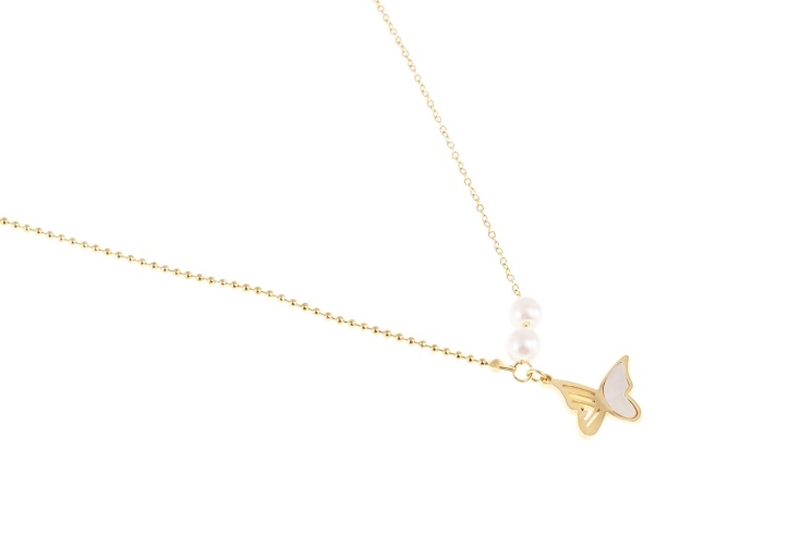 Złoty naszyjnik z motylkiem i perełkami